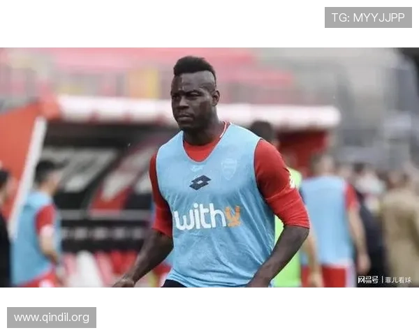 加盟阿联酋巴洛特利飞抵迪拜